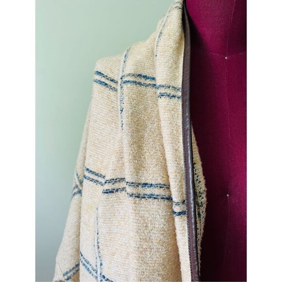 St. John Collection Tan Cardigan Wrap Poncho sz M / L Wool blend - Picture 4 of 9